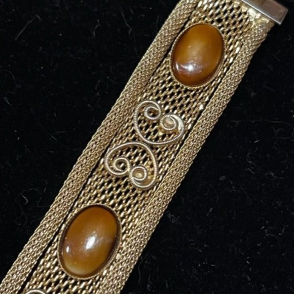 Celebrity NY Vintage gold tone mesh Tiger Eye bracelet signed - Picture 3 of 8